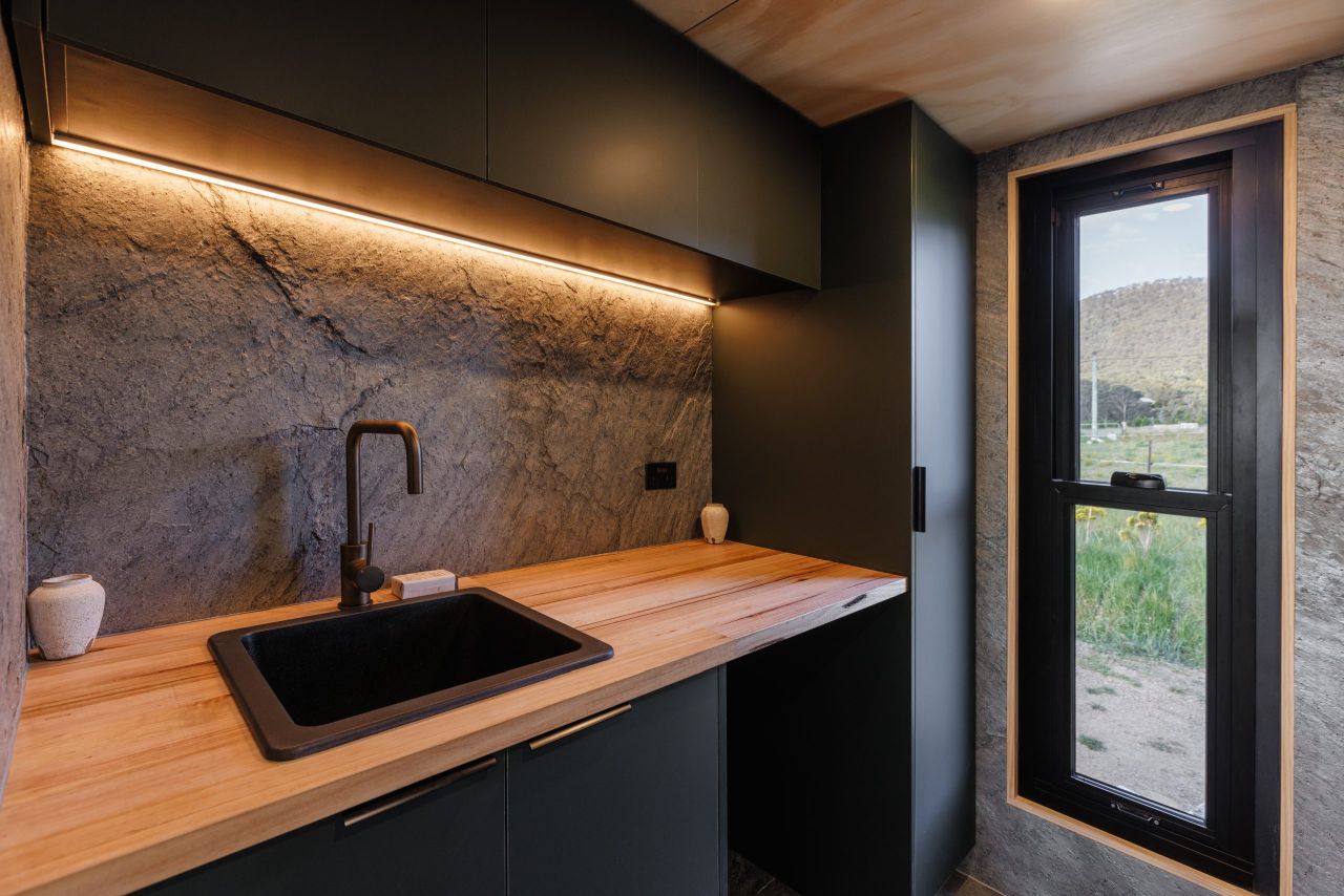 Marrangaroo tiny house - bathroom 1