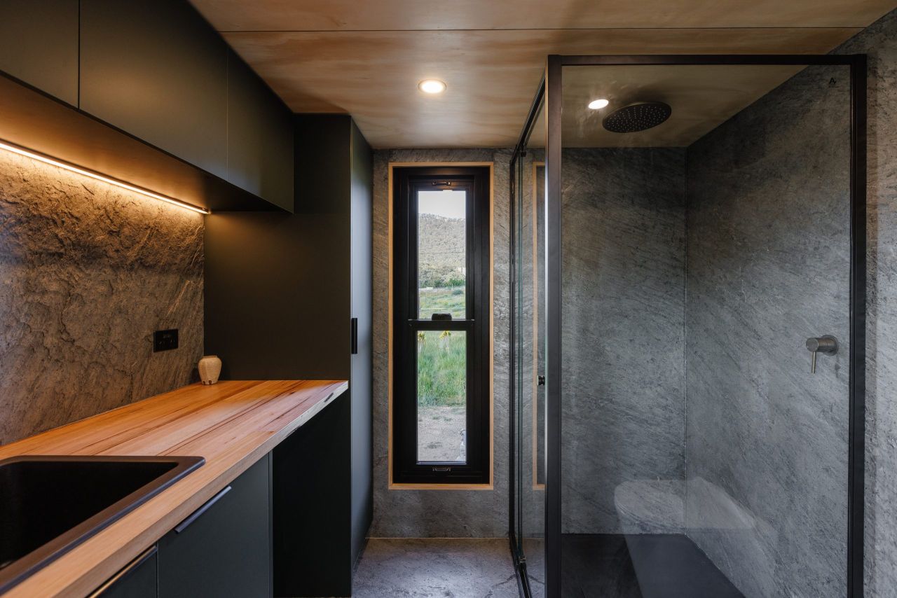 Marrangaroo tiny house - bathroom