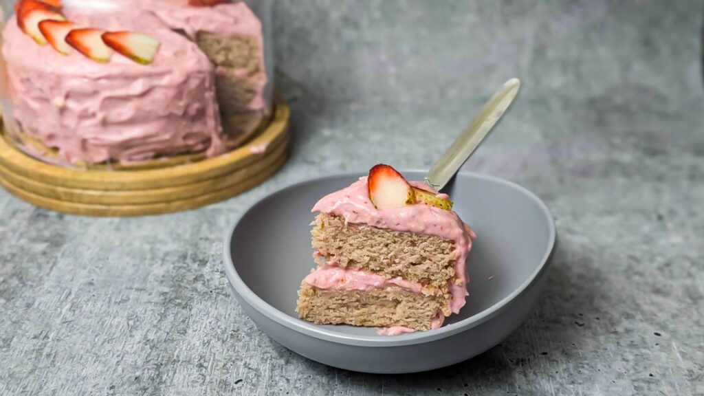 Recipe - Strawberry Cake With Cream Cheese Frosting and Buttery Crumb 2