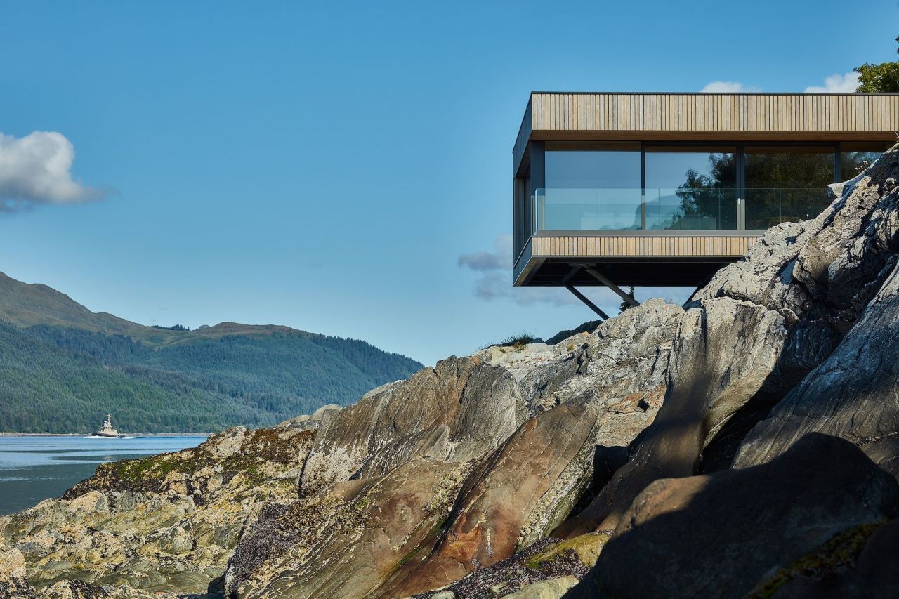 Rock Cove Cliffside House by Cameron Webster Architects