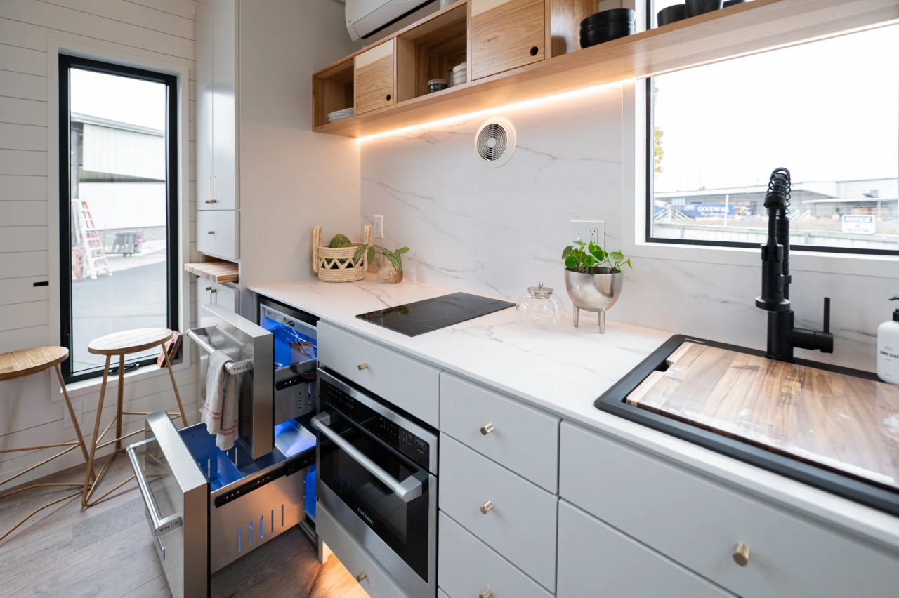 Urban Park Studio Tiny House - kitchen