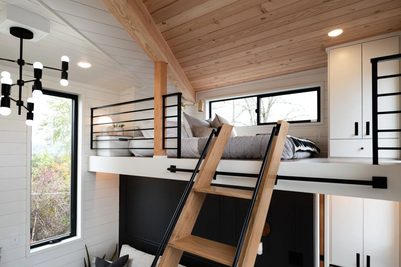 Urban Park Studio Tiny House - loft bedroom