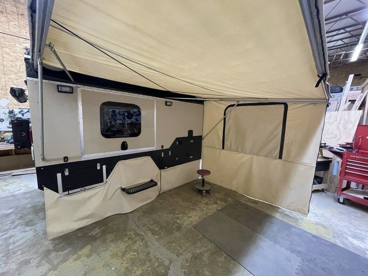 Ursus King Den Camper Trailer With King-Size Bed and Bunk Accommodates a Small Family