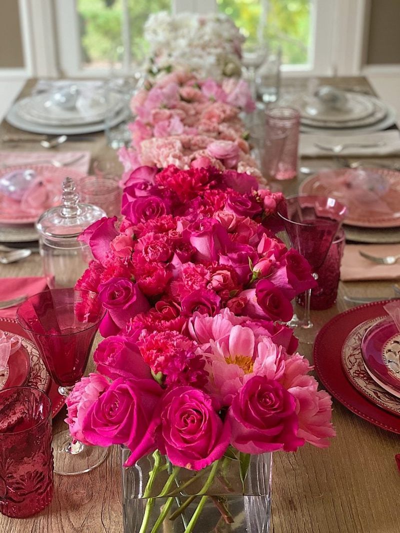 Valentine’s Day ombre table decorations by Leslie 