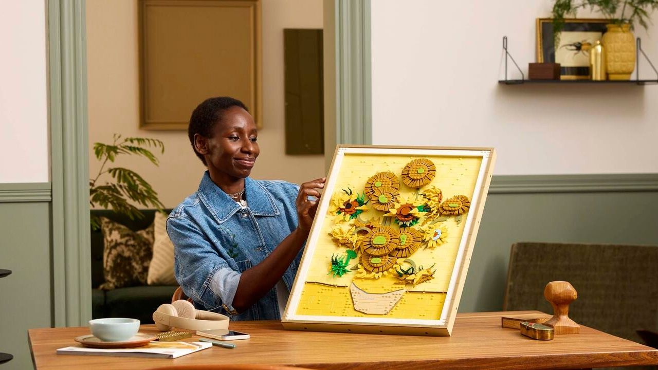 Vincent Van Gogh’s Sunflowers Get LEGO Makeover - 3