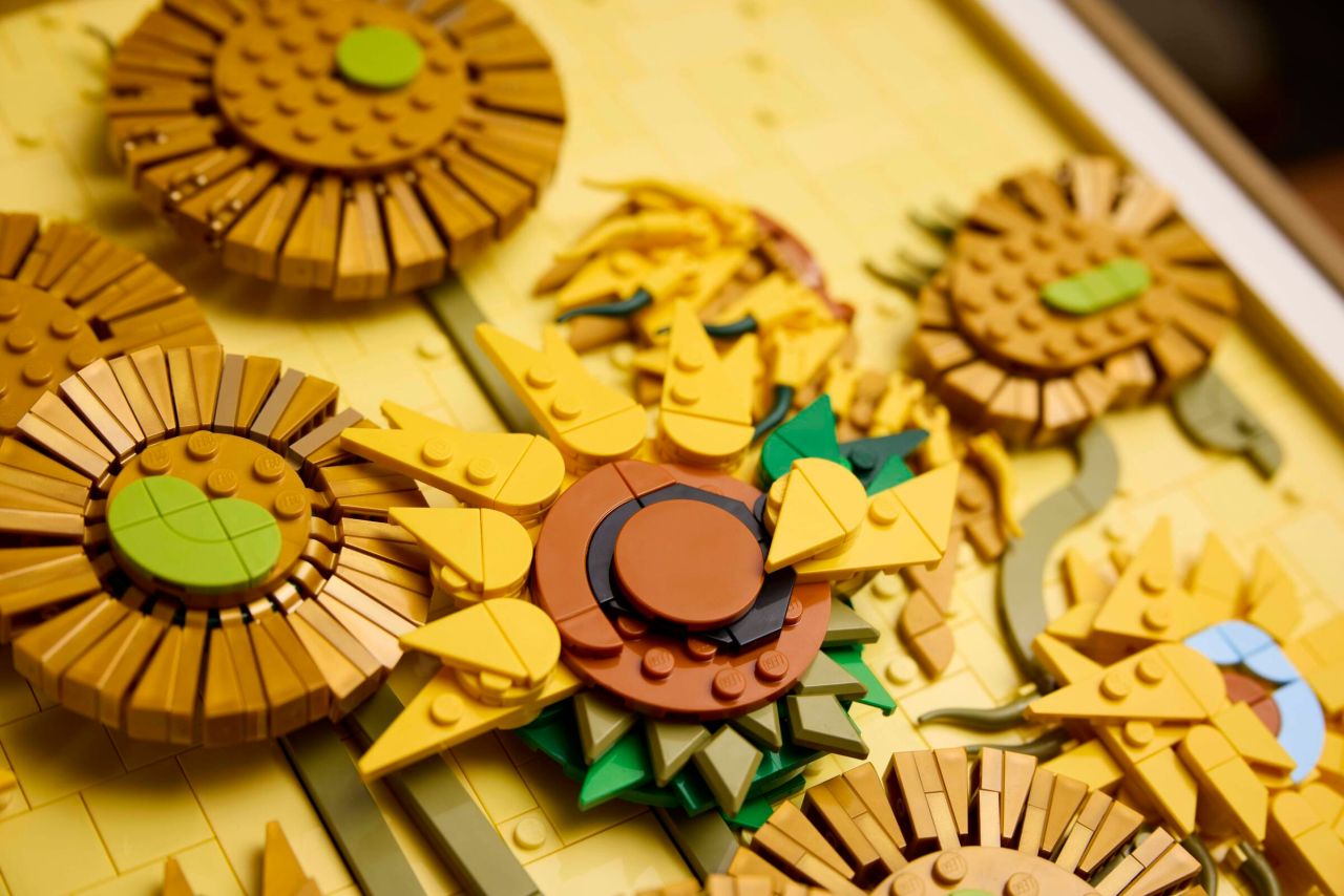 Vincent Van Gogh’s Sunflowers Get LEGO Makeover - 6