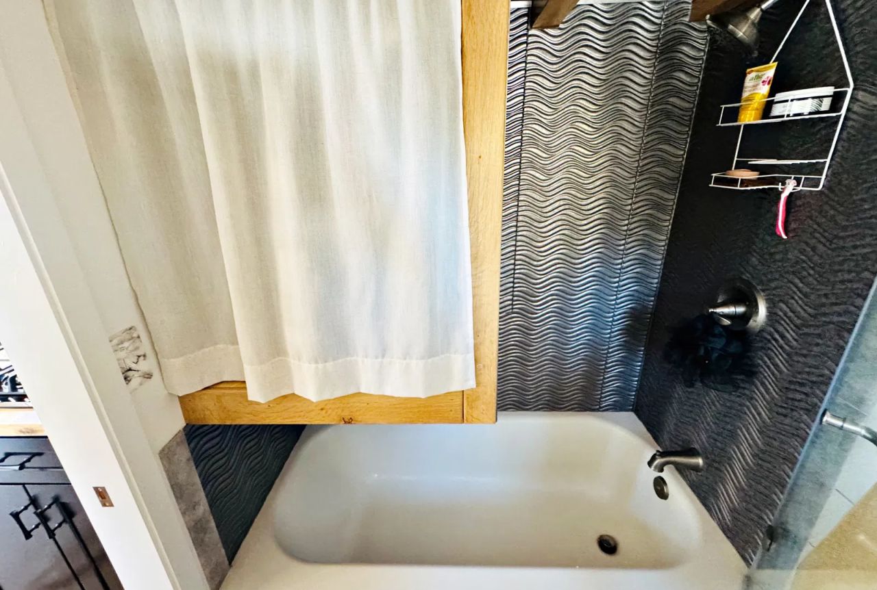 $75k Tiny House_Bathroom