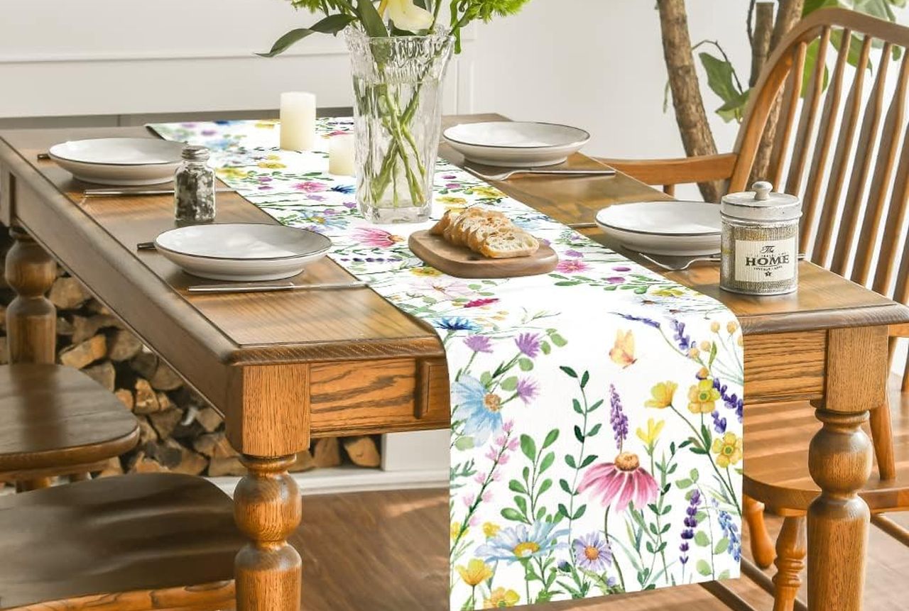 Daisy Eucalyptus Lavender Floral Leaves Summer Table Runner