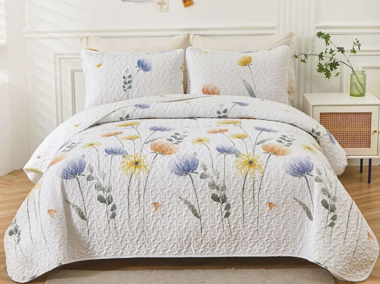 Dinjoy Floral Quilt Set