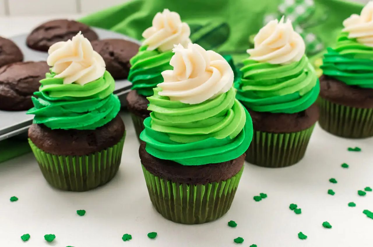 Green Food Ideas for St. Patrick’s Day - green cupcakes