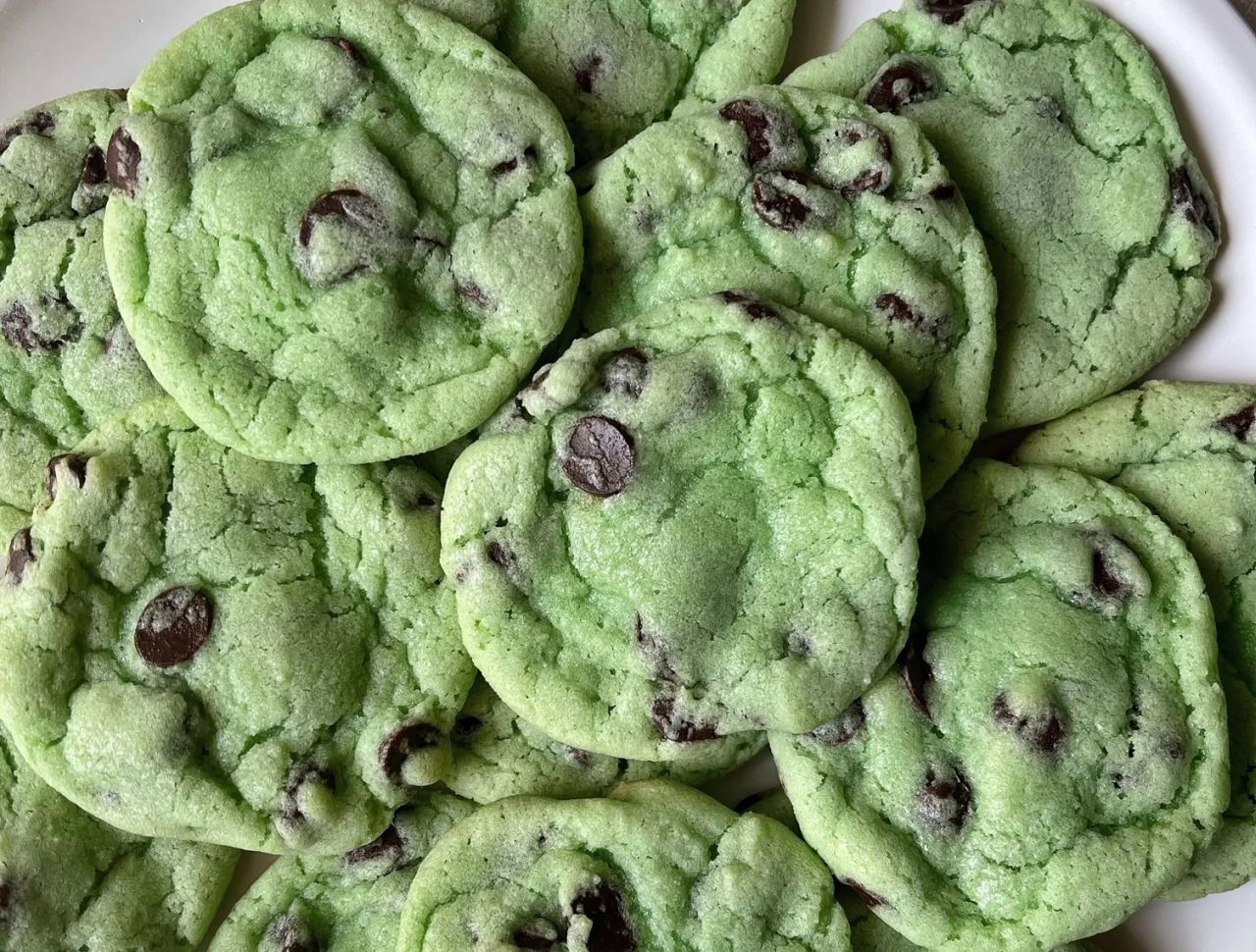 Green Food Ideas for St. Patrick’s Day - mint chocolate chip cookie