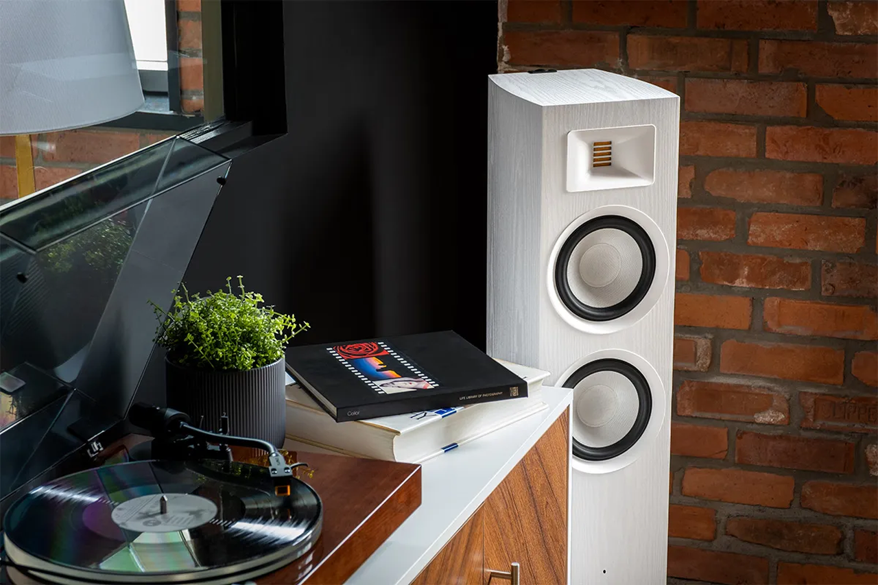 Ri91 Reference Stereo Powered Tower Speakers