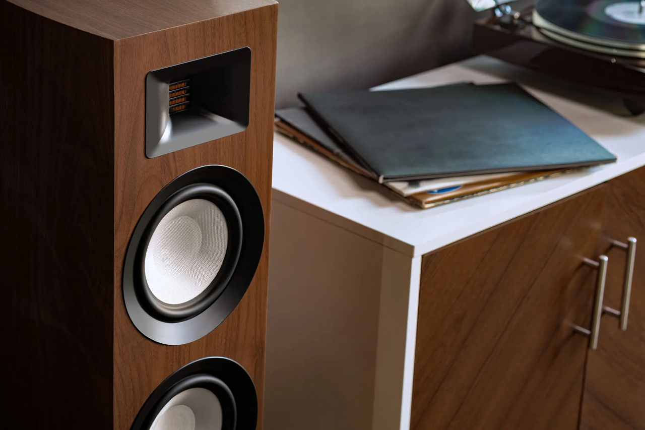 Ri91 Reference Stereo Powered Tower Speakers