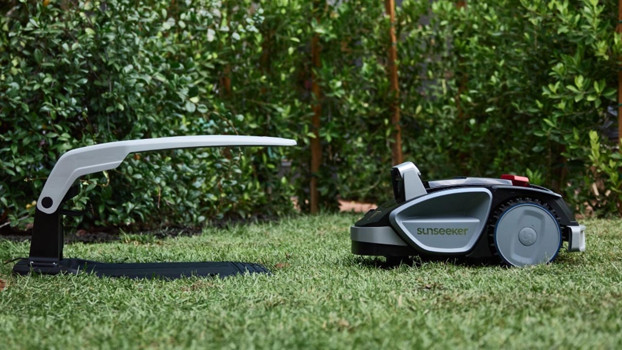 Sunseeker V3 Robot Lawn Mower With 3D Camera and AI-Powered Vision Can Detect up to 160 Obstacles