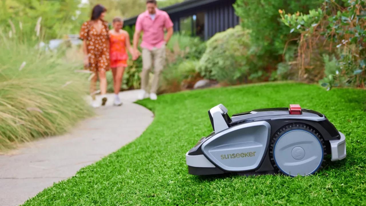 Sunseeker V3 Robot Lawn Mower With 3D Camera and AI-Powered Vision Can Detect up to 160 Obstacles