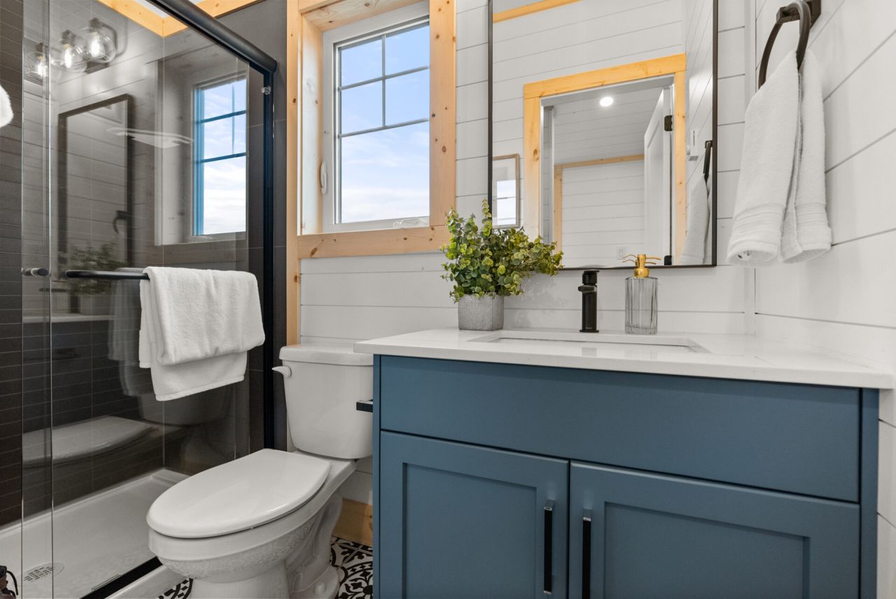 Tulameen Tiny House - bathroom