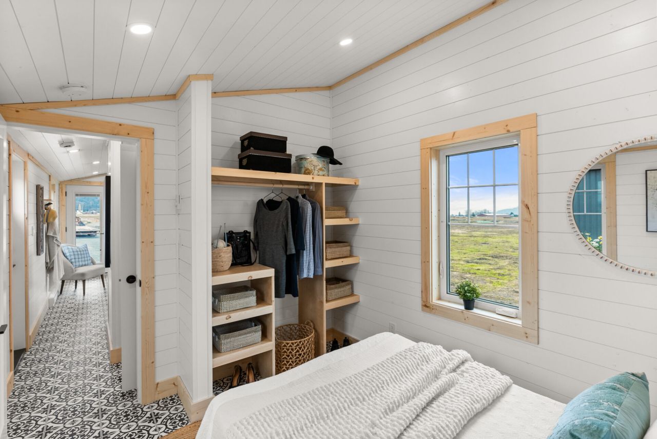 Tulameen Tiny House - bedroom 1