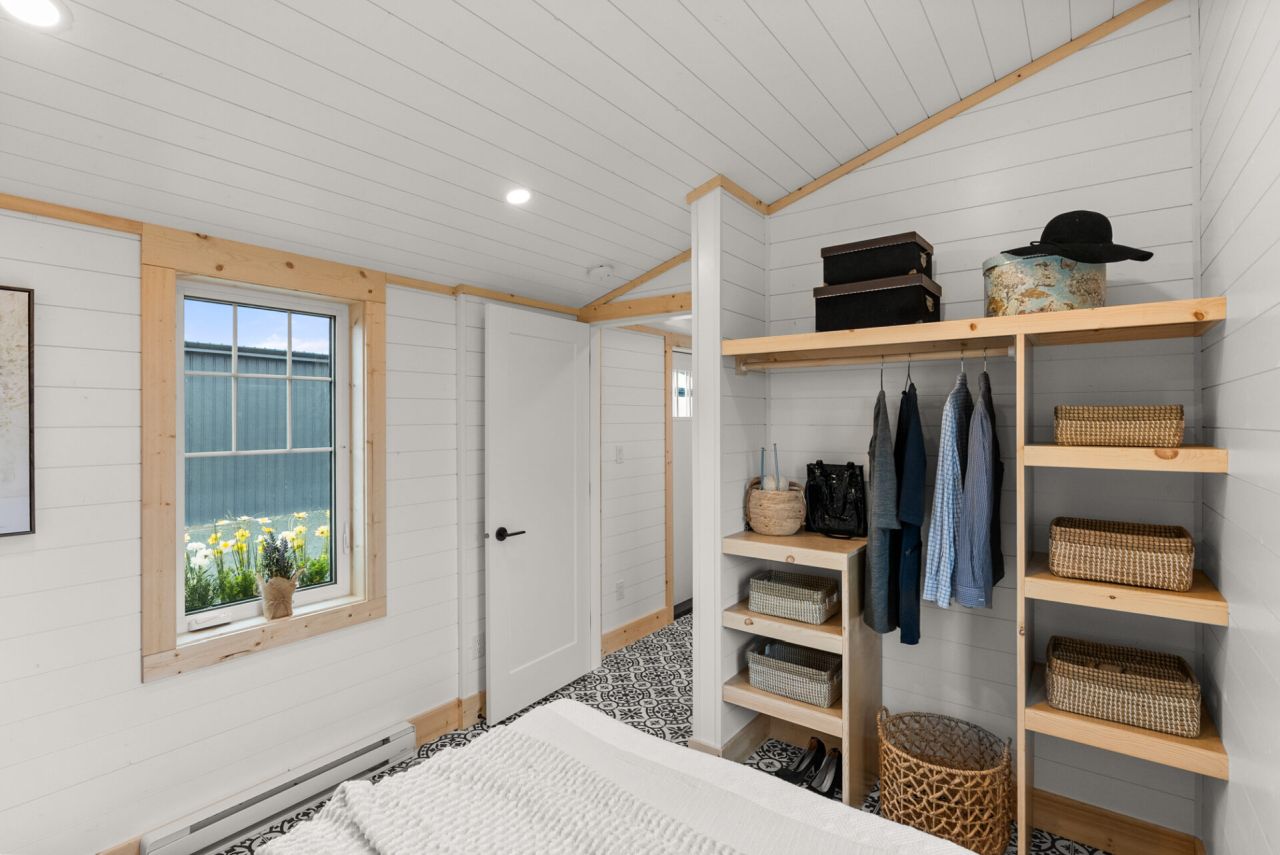 Tulameen Tiny House - bedroom 2