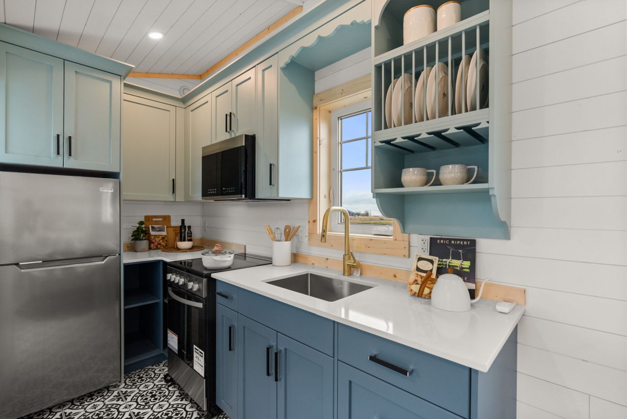 Tulameen Tiny House - kitchen