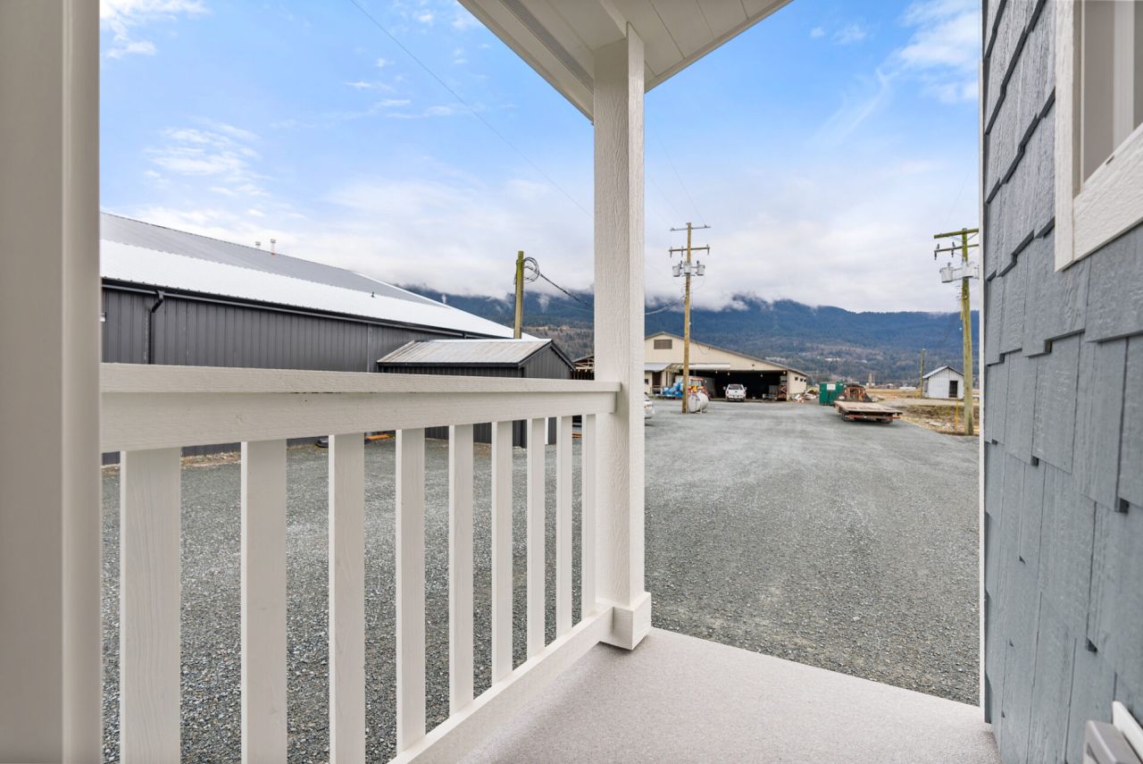 Tulameen Tiny House - mini porch 1