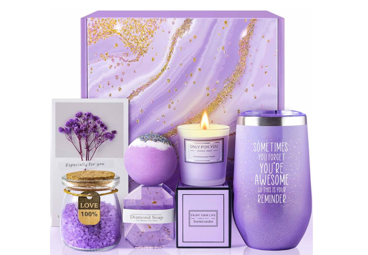 LE CADEAU Lavender Spa Gift Basket Set