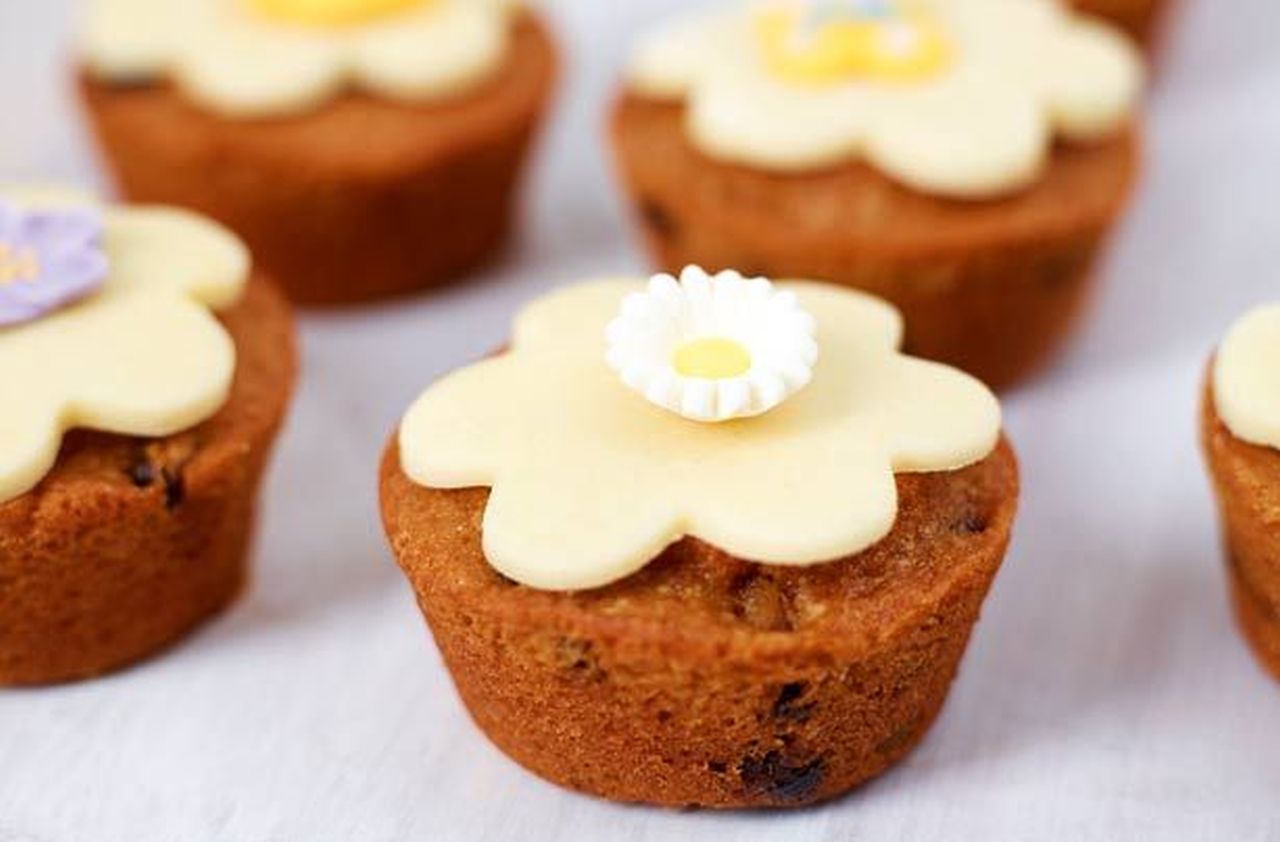 Simnel cake buns recipe