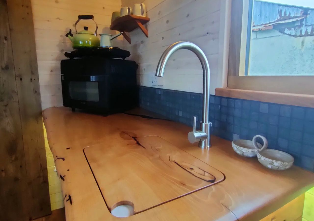 1940s Rail Carriage Turned Into Quaint Tiny Home - kitchenette 1