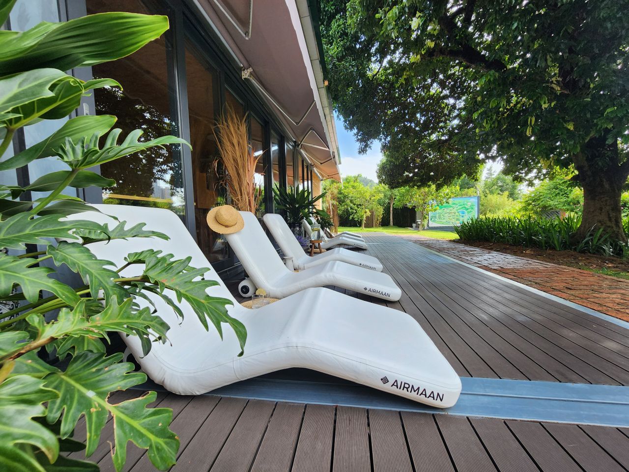 Airmaan Z Lounger Made of Space-Grade Materials is Designed for Outdoor Living