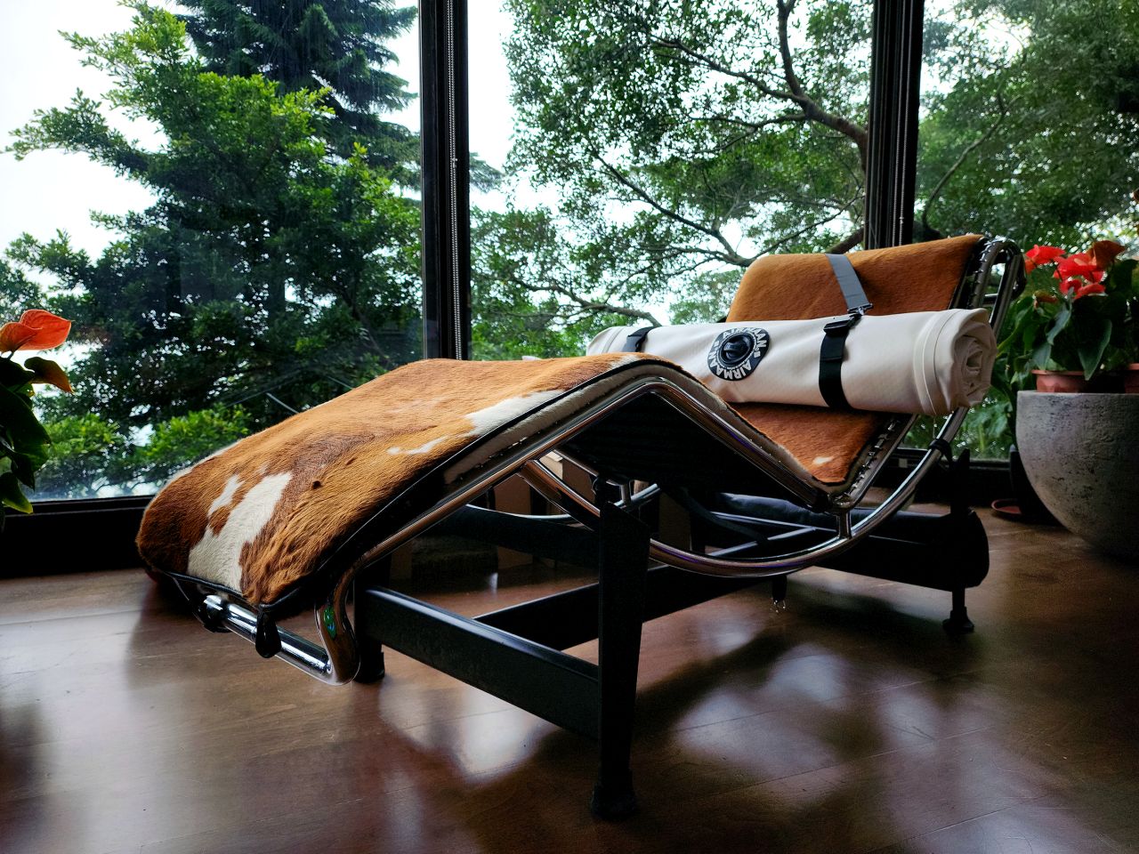 Airmaan Z Lounger Made of Space-Grade Materials is Designed for Outdoor Living