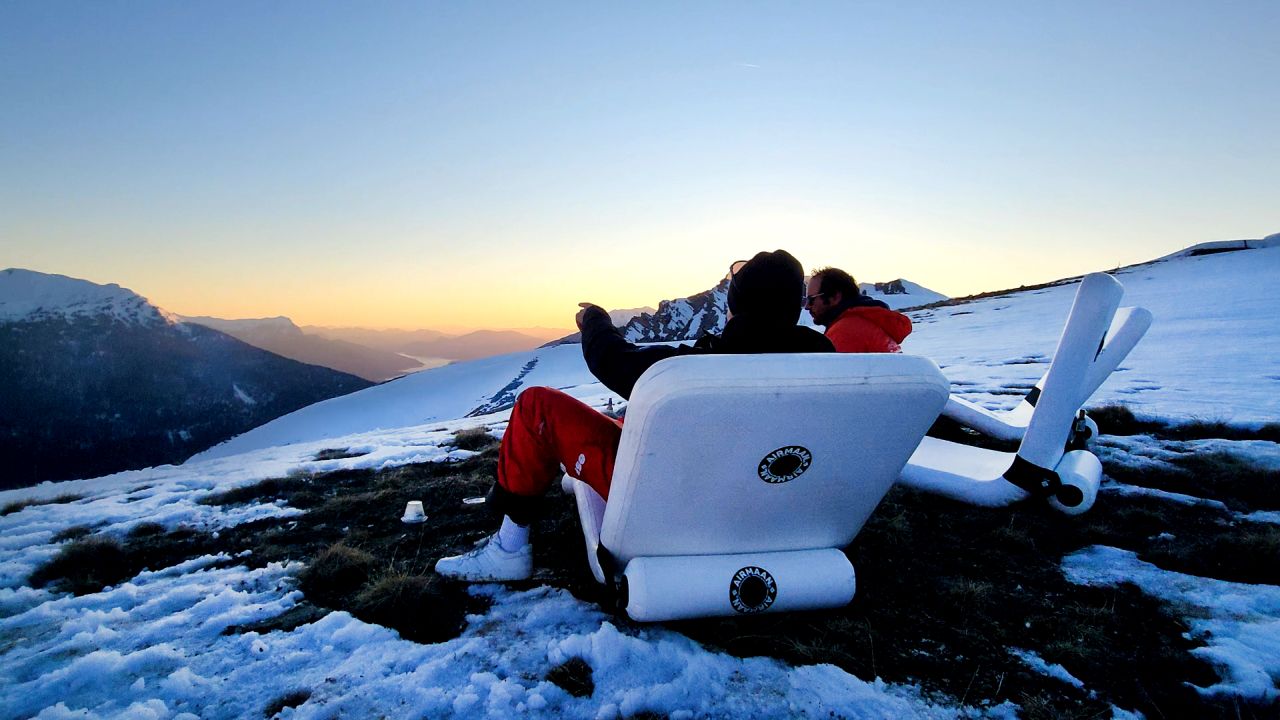 Airmaan Z Lounger Made of Space-Grade Materials is Designed for Outdoor Living