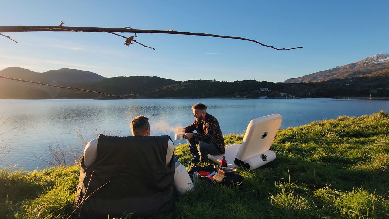 Airmaan Z Lounger Made of Space-Grade Materials is Designed for Outdoor Living