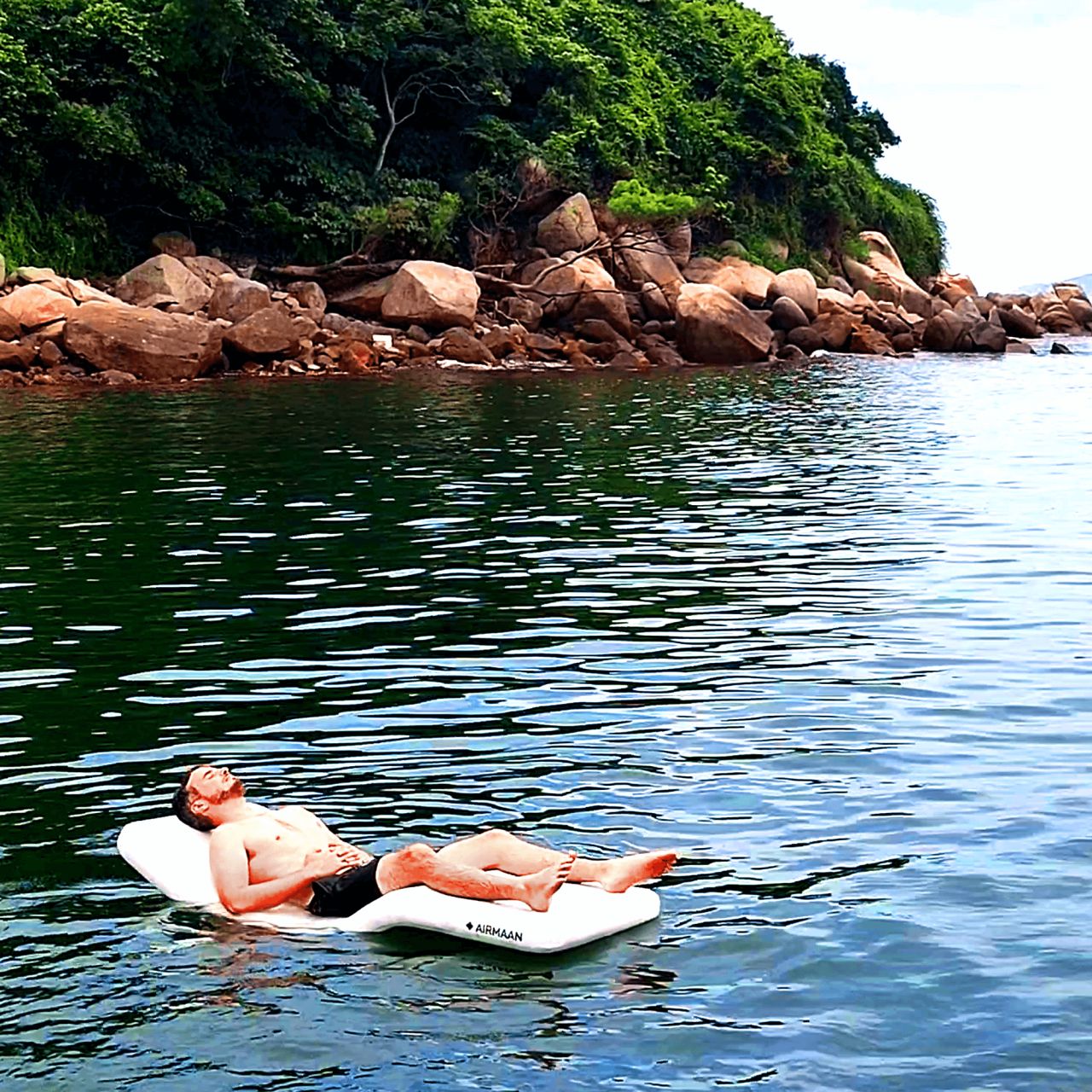 Airmaan Z Lounger Made of Space-Grade Materials is Designed for Outdoor Living