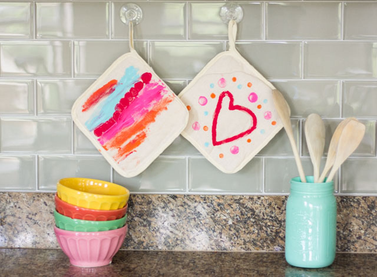 DIY Painted Pot Holders for Mother’s Day
