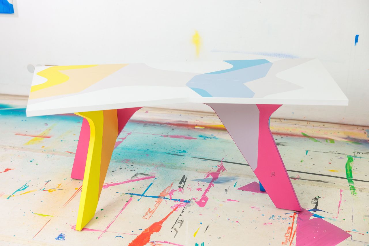 Eins Zu Eins x MadC – Never Stop Moving Table
