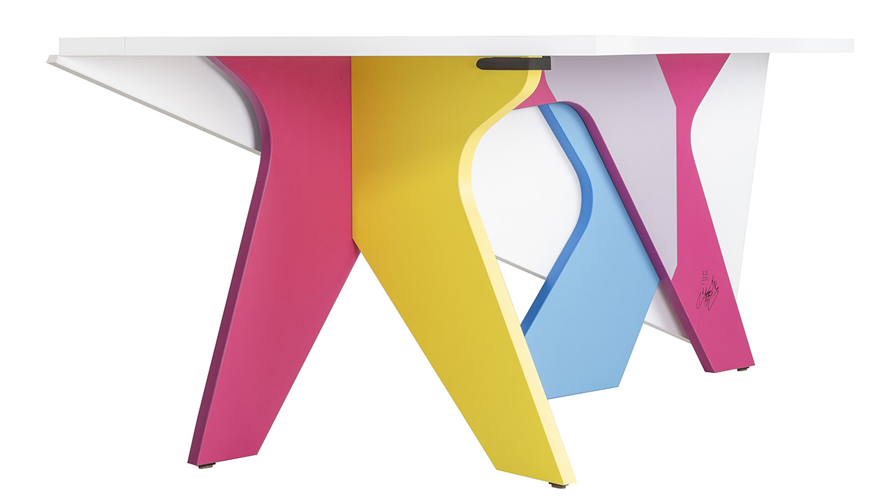 Eins Zu Eins x MadC – Never Stop Moving Table