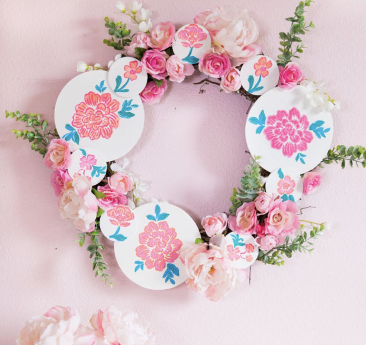 Floral Wreath Mothers' Day Decoration Idea