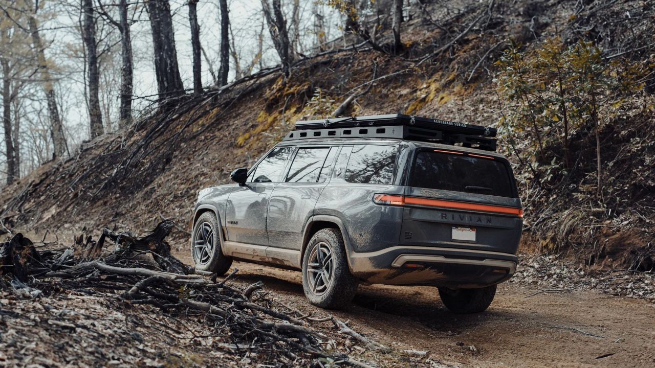 Mars Aeroblade is World’s Slimmest Hardshell Rooftop Tent-5