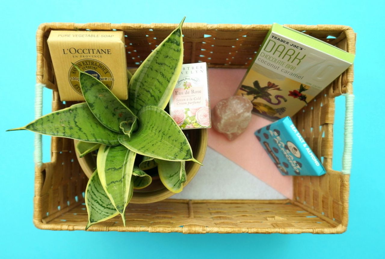 Minimal Mother’s Day Gift Basket