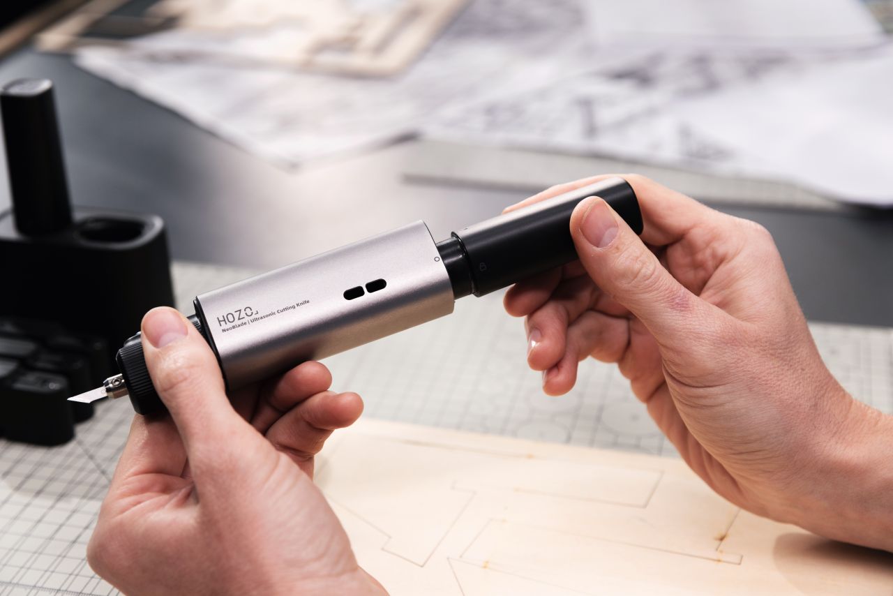 NeoBlade Wireless Ultrasonic Cutter - battery replacement 1