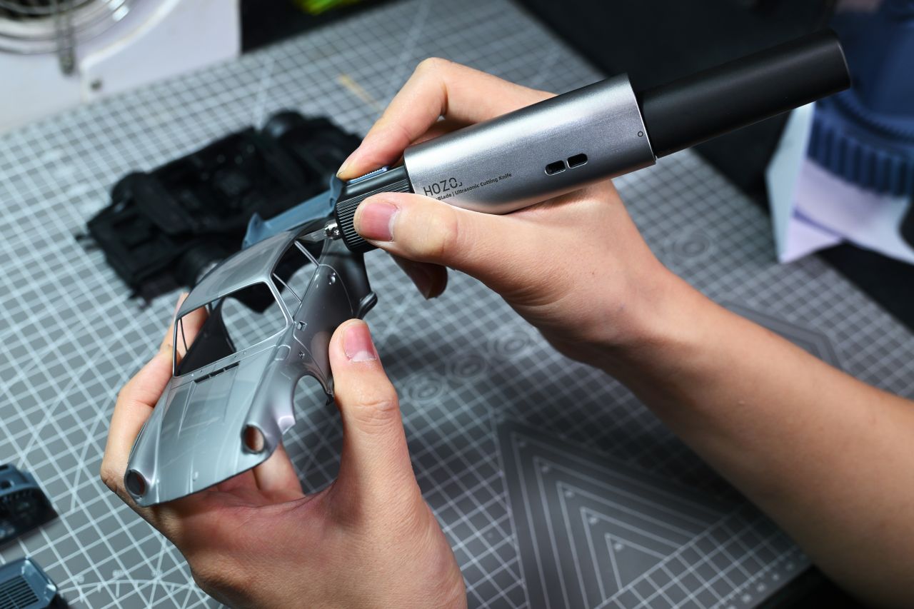NeoBlade Wireless Ultrasonic Cutter - cutting car model