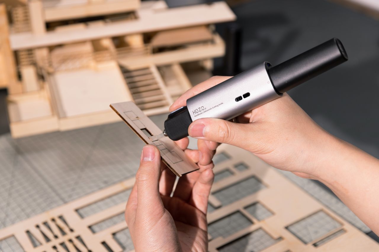 NeoBlade Wireless Ultrasonic Cutter - cutting through wood board 1