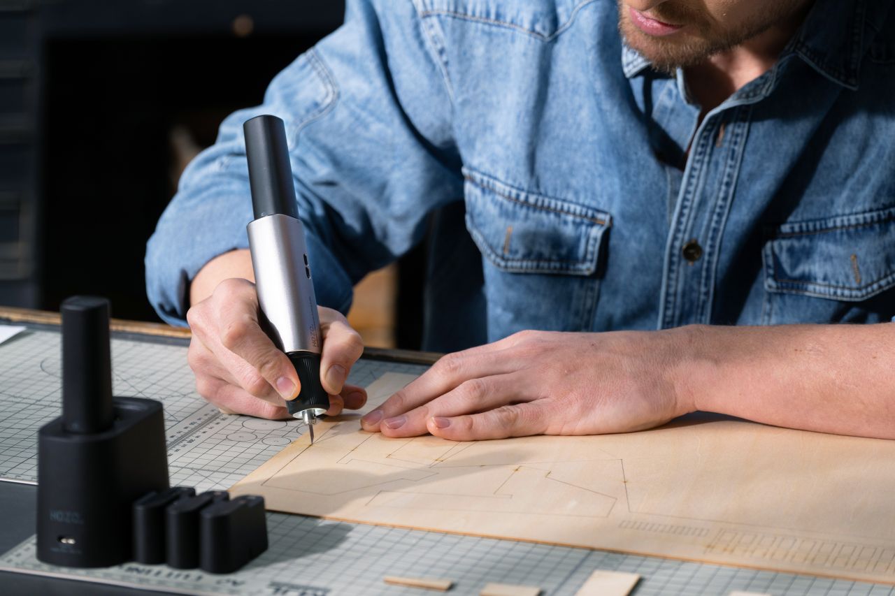 NeoBlade Wireless Ultrasonic Cutter - cutting through wood board