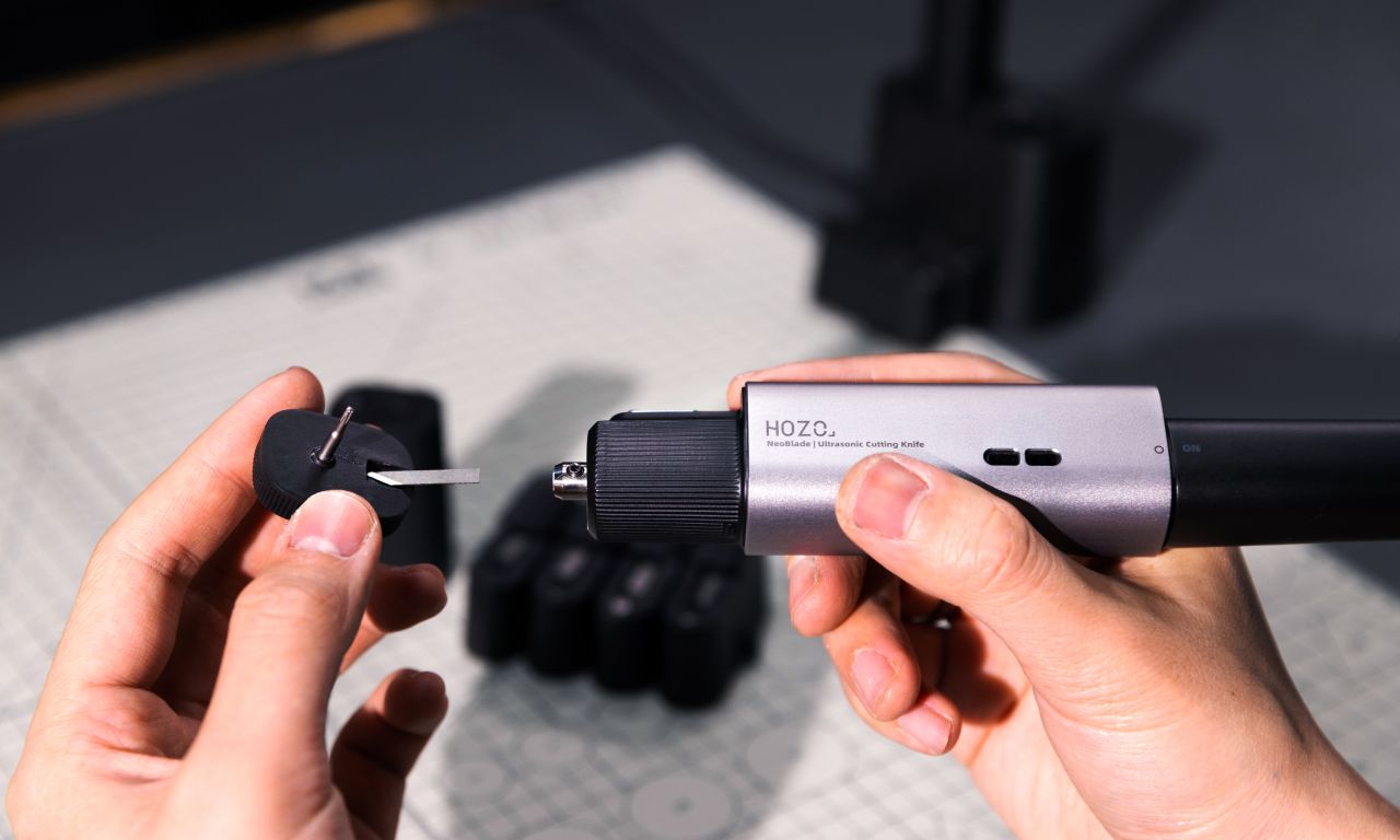 NeoBlade Wireless Ultrasonic Cutter - interchangeable blade options 1
