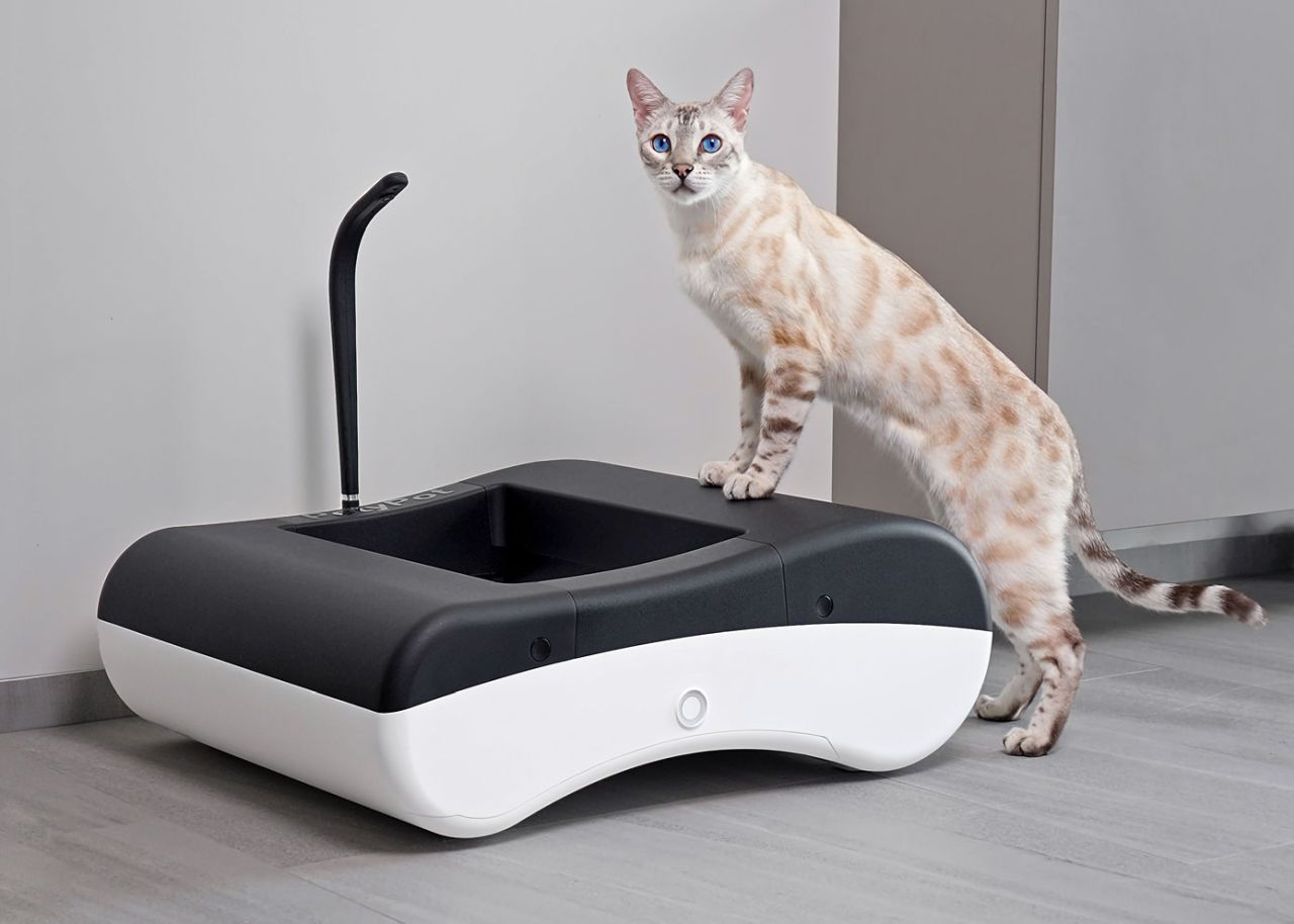 PetyPot Litter-Free Cat Toilet With Roller Pad-Based System That Auto Packs