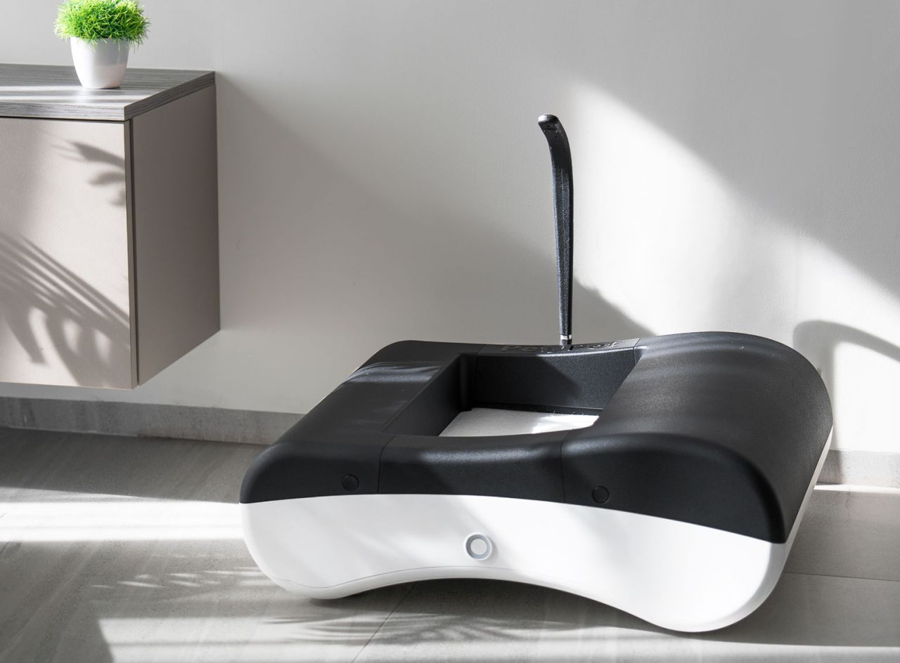 PetyPot Litter-Free Cat Toilet With Roller Pad-Based System That Auto Packs