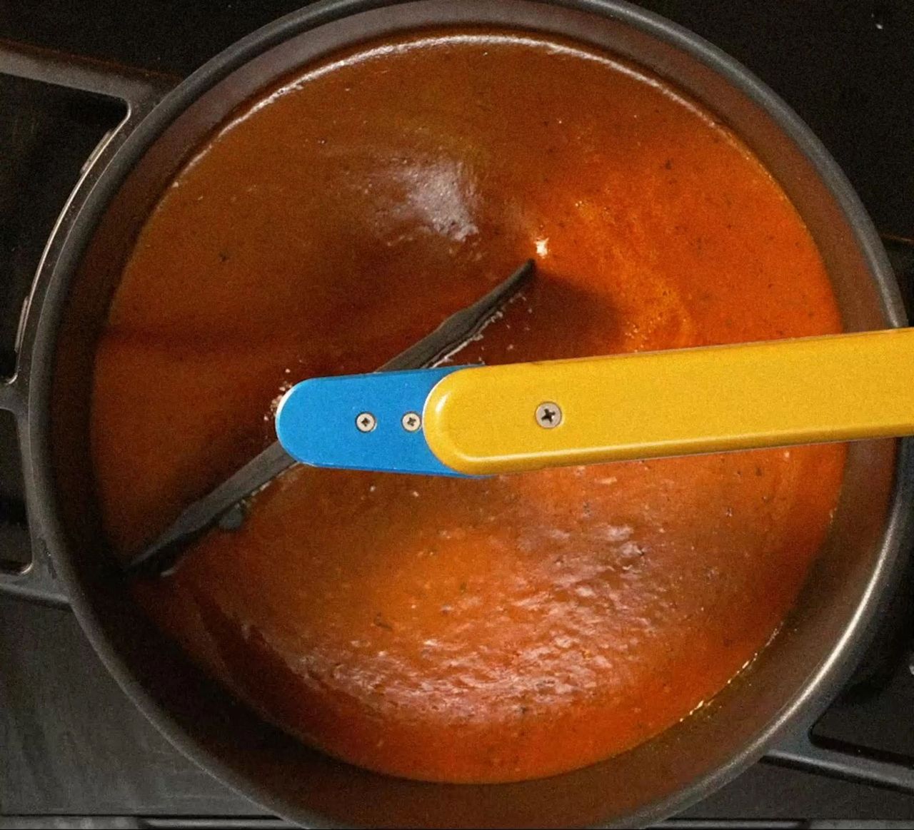 Posha Kitchen Robot Adds Ingredients, Adjusts Heat and Stirs to Cook Meals Automatically