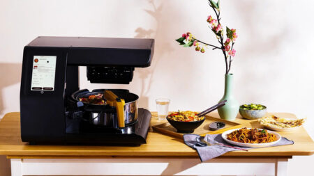 Posha Kitchen Robot Adds Ingredients, Adjusts Heat and Stirs to Cook Meals Automatically