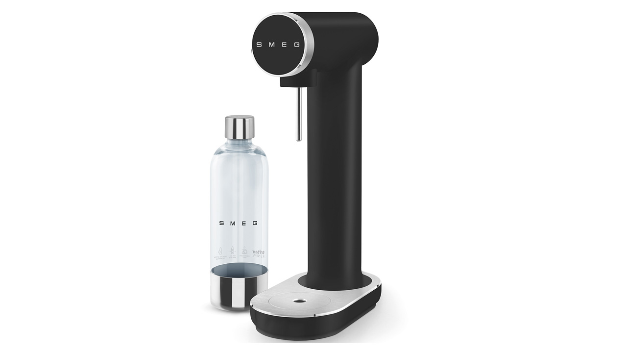 Smeg Soda Maker Countertop Device Fizzes Water Without Electricity