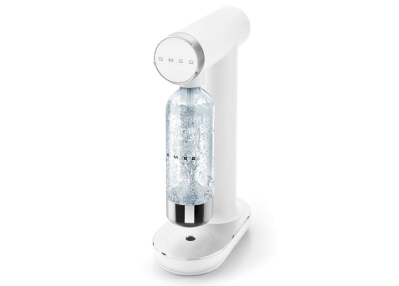 Smeg Soda Maker Countertop Device Fizzes Water Without Electricity
