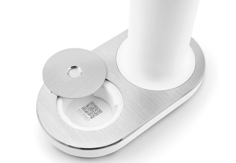 Smeg Soda Maker Countertop Device Fizzes Water Without Electricity
